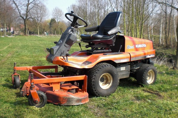 KUBOTA F1900, filtry silnika i hydrauliczne
